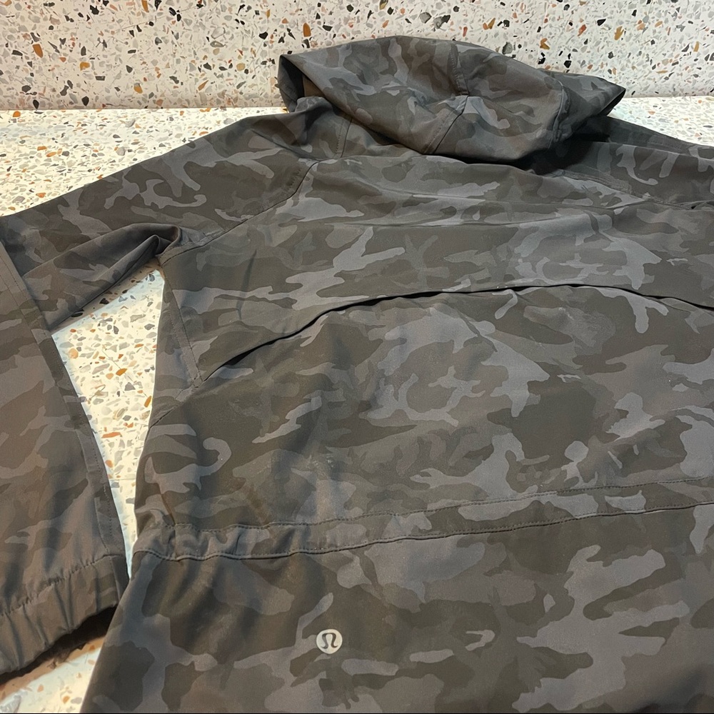 Lululemon Pack It Up Jacket - Picture 2 of 3